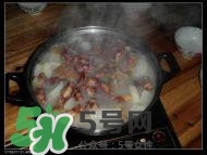 臘豬腳燉什么好吃？臘豬蹄燉什么好吃？