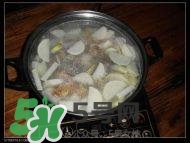 臘豬腳燉什么好吃？臘豬蹄燉什么好吃？