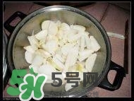 臘豬腳燉什么好吃？臘豬蹄燉什么好吃？