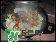 臘豬腳燉什么好吃？臘豬蹄燉什么好吃？