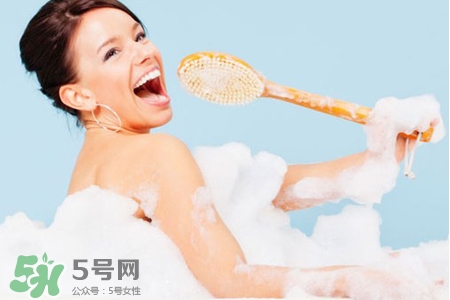 冬天洗澡水溫50度行嗎？50度的水可以洗澡嗎？