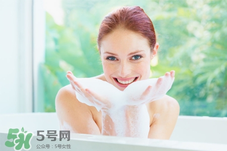冬天洗澡水溫50度行嗎？50度的水可以洗澡嗎？