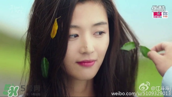 李溪芮的口紅什么顏色？李溪芮口紅色號試色