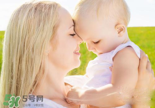 寶寶半歲添加什么輔食？寶寶半歲吃什么？