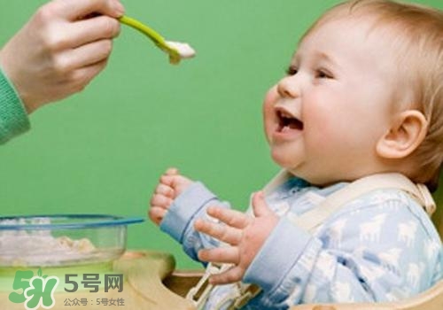 寶寶半歲添加什么輔食？寶寶半歲吃什么？