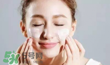 素顏霜對(duì)皮膚有傷害嗎？素顏霜對(duì)皮膚的傷害大嗎？