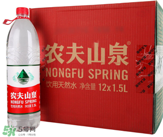 礦泉水會過期嗎？礦泉水過期了還能喝嗎？