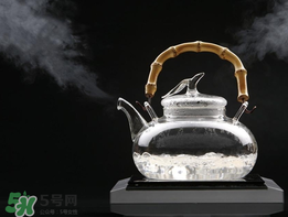 冬天喝涼水好嗎？冬天喝冷水還是熱水？