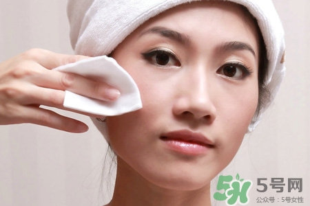 卸妝膏和卸妝水哪個好？卸妝膏和卸妝水的區(qū)別