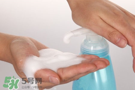 洗衣服能用洗手液嗎？洗手液可以洗衣服嗎？