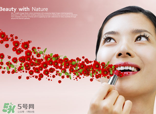 涂口紅嘴唇變白怎么辦？長期涂口紅的危害