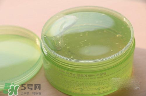 嘴唇干裂可以涂蘆薈膠嗎？嘴唇干裂怎么涂蘆薈膠？