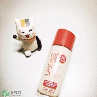 rimmel芮謎粉底液紅瓶藍瓶哪個好？rimmel粉底液紅藍瓶對比