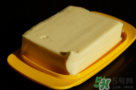 一歲寶寶能吃黃油嗎?寶寶吃黃油會(huì)過敏嗎