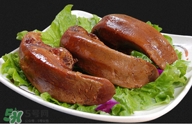 豬舌頭上的白苔怎么撕下來？豬舌頭上的白苔能吃嗎？