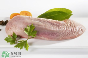 豬舌頭上的白苔怎么撕下來？豬舌頭上的白苔能吃嗎？