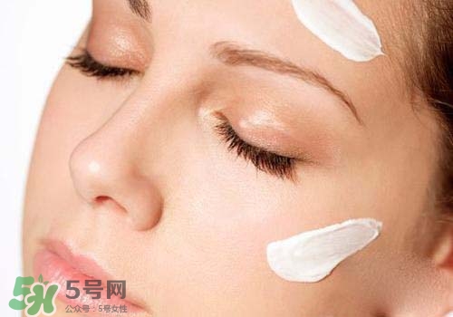 妝前乳是粉底液?jiǎn)?？妝前乳和粉底液的區(qū)別