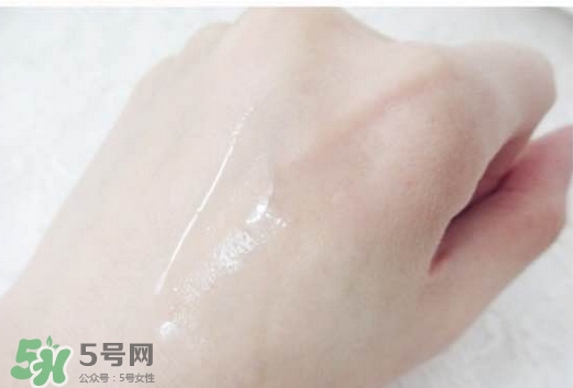 美容液是化妝水嗎？美容液和化妝水的區(qū)別