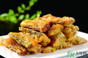 面粉炸魚怎么做？怎么用面粉炸魚？