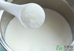 面糊用熱水還是涼水？面糊是用熱水調(diào)還是用涼水調(diào)？