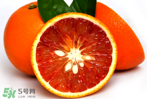 血橙和普通橙子有什么區(qū)別？血橙比普通的橙子好吃嗎？