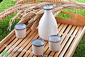 喝白酒有什么好處？怎么喝酒不容易醉