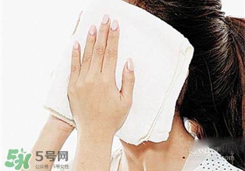 熱毛巾敷臉能祛痘嗎？長痘怎么用熱毛巾敷臉？