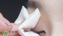 眼唇卸妝液怎么用？眼唇卸妝液使用方法