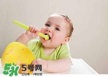 寶寶輔食一天吃幾次？寶寶每天吃輔食次數(shù)