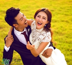 拍婚紗照可以戴眼鏡嗎？拍婚紗照戴眼鏡好不好？