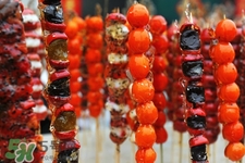 做糖葫蘆的紅色是什么？糖葫蘆外面紅色的是色素嗎？