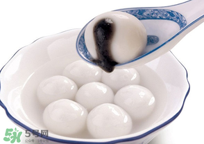 元宵面用涼水還是熱水？元宵是用熱水還是冷水調(diào)面粉？