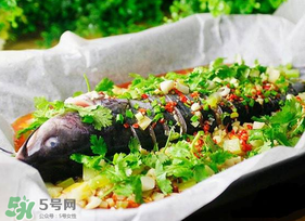 紙包魚用的什么紙？做紙包魚的紙什么紙？