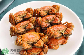 春天吃螃蟹應該選公的好還是母的好？春天螃蟹是公的好還是母的？