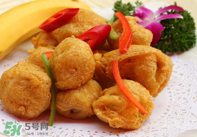 炸香蕉外面包裹的是什么？炸香蕉放面粉好還是淀粉？