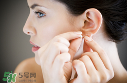 一次性耳釘怎么取下來(lái)？一次性耳釘多久取下來(lái)？