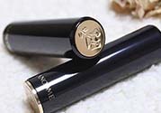 蘭蔻菁純唇膏怎么打開？蘭蔻口紅蓋子怎么打開？