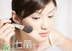 粉底液會浮粉是怎么回事？粉底液浮粉的原因
