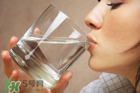 喝開(kāi)水能預(yù)防禽流感嗎？多喝水可以預(yù)防禽流感嗎？
