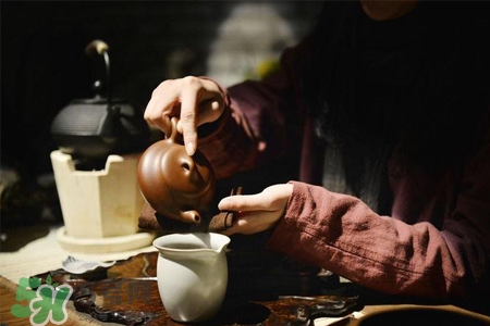 紫砂壺如何鑒別好壞？怎樣辨別紫砂壺的好壞？