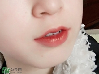 磚紅色和豆沙色的區(qū)別 磚紅色和豆沙色哪個好看？