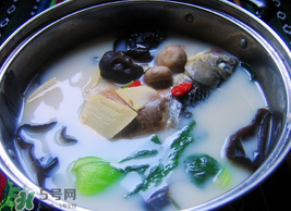 鯽魚(yú)湯怎么做才白？鯽魚(yú)湯怎么熬成奶白色？