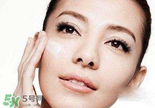 補水霜可以晚上用嗎？補水霜晚上怎么用？