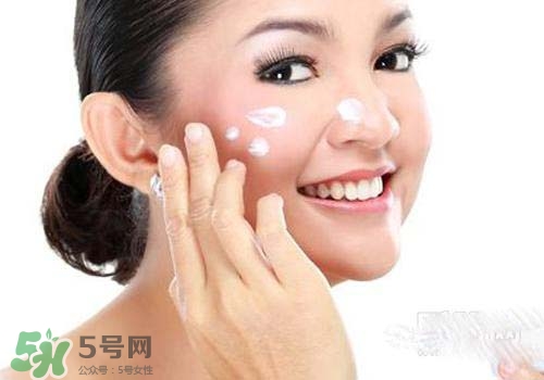 補水霜可以晚上用嗎？補水霜晚上怎么用？