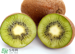 獼猴桃有點硬可以吃嗎？獼猴桃有點硬怎么吃？