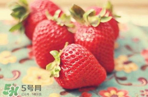 吃草莓大便會變紅嗎？吃草莓大便變紅是怎么回事？