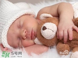 嘴唇干燥是什么原因？嘴唇干裂脫皮怎么辦？