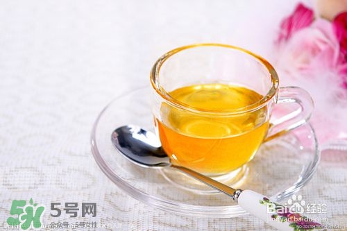 嘴唇干燥是什么原因？嘴唇干裂脫皮怎么辦？