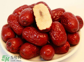 紅棗發(fā)白可以吃嗎？紅棗表面發(fā)白是發(fā)霉嗎？