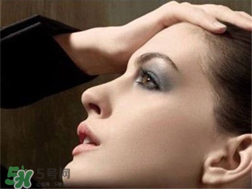 假體隆鼻多久可以化妝？假體隆鼻多久可以敷面膜？